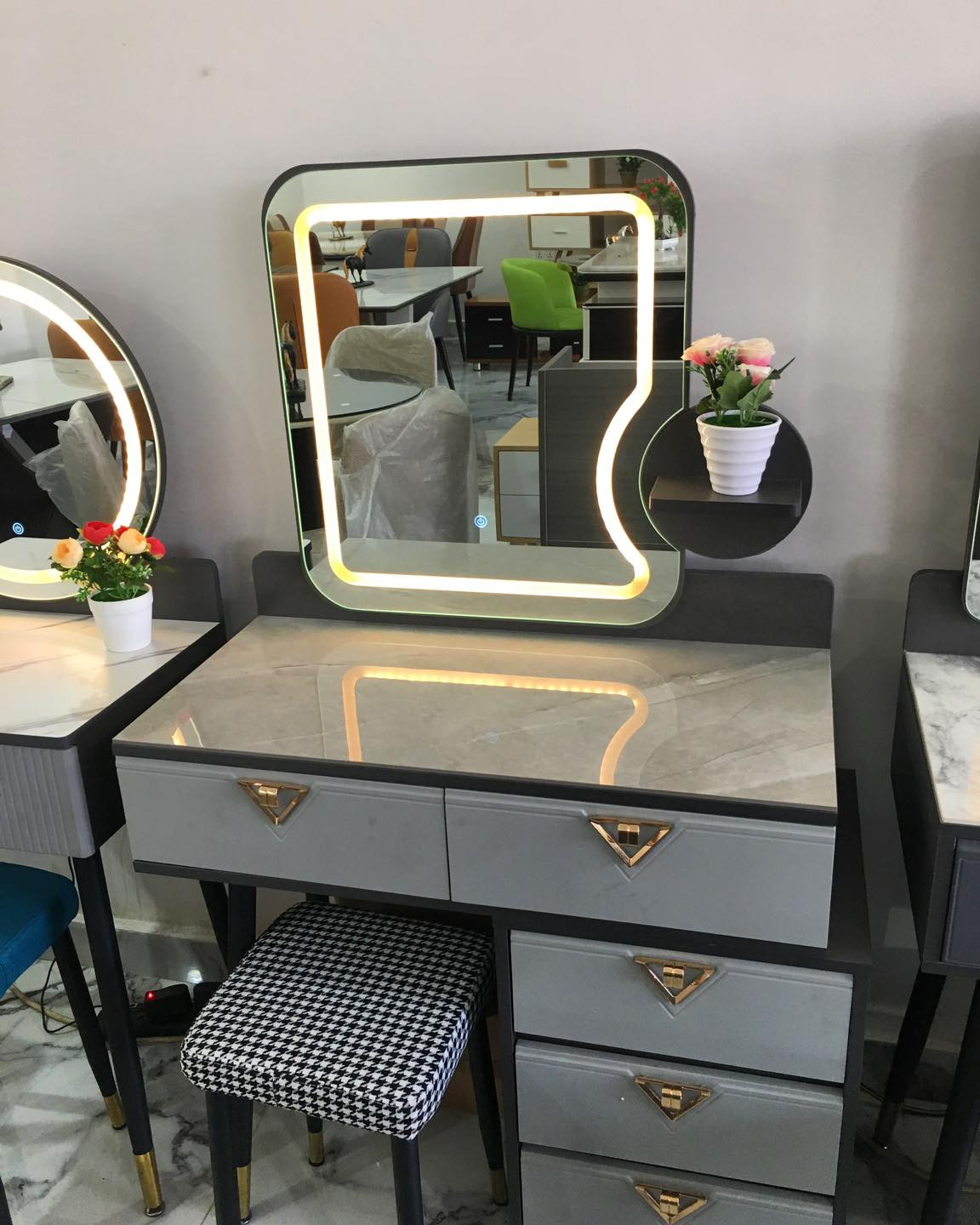 Lighted Mirror Makeup Table with 2 Drawers with a Storage